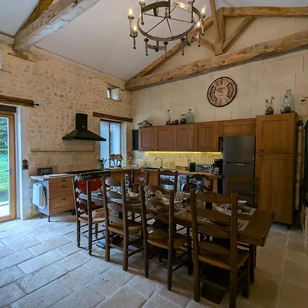 بيت للعطل Le Ptit Manoir Des Miroirs Beautifull 4 Star Rated Near Cognac, Private Heated Pool, 4 Bedrooms Each With 1 Large Double Bed Or 2 Singles Saint-Aulais-la-Chapelle