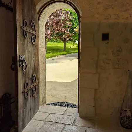 Le Ptit Manoir Des Miroirs Beautifull 4 Star Rated Near Cognac, Private Heated Pool, 4 Bedrooms Each With 1 Large Double Bed Or 2 Singles *