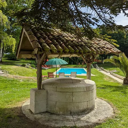 Nyaraló Le Ptit Manoir Des Miroirs Beautifull 4 Star Rated Near Cognac, Private Heated Pool, 4 Bedrooms Each With 1 Large Double Bed Or 2 Singles Saint-Aulais-la-Chapelle