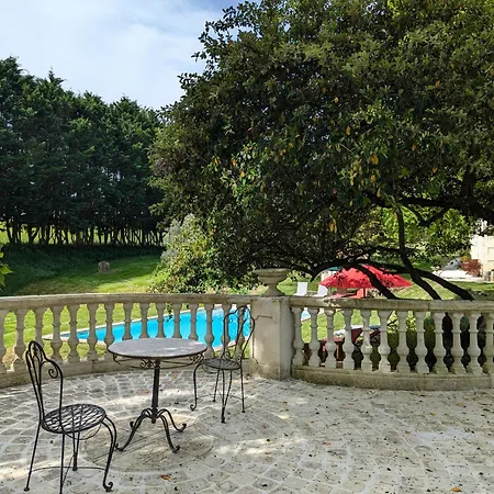Le Ptit Manoir Des Miroirs Beautifull 4 Star Rated Near Cognac, Private Heated Pool, 4 Bedrooms Each With 1 Large Double Bed Or 2 Singles بيت للعطل *