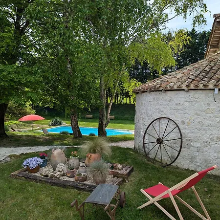 Le Ptit Manoir Des Miroirs Beautifull 4 Star Rated Near Cognac, Private Heated Pool, 4 Bedrooms Each With 1 Large Double Bed Or 2 Singles Saint-Aulais-la-Chapelle