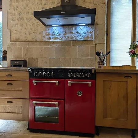 Le Ptit Manoir Des Miroirs Beautifull 4 Star Rated Near Cognac, Private Heated Pool, 4 Bedrooms Each With 1 Large Double Bed Or 2 Singles بيت للعطل *