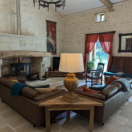 Le Ptit Manoir Des Miroirs Beautifull 4 Star Rated Near Cognac, Private Heated Pool, 4 Bedrooms Each With 1 Large Double Bed Or 2 Singles Nyaraló Saint-Aulais-la-Chapelle