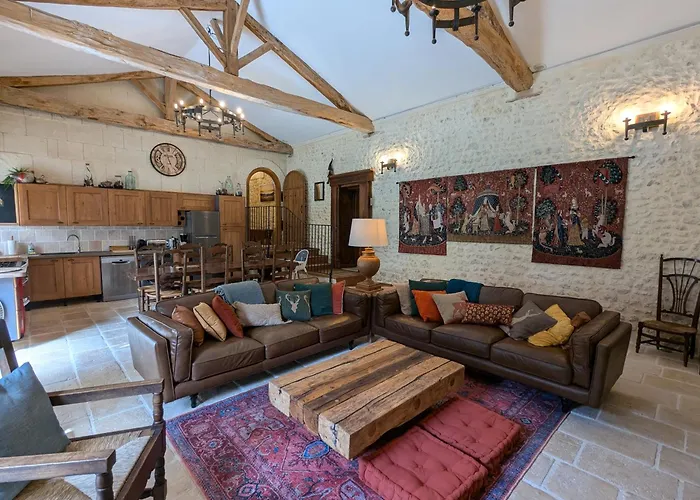 Vakantiehuis Le Ptit Manoir Des Miroirs Beautifull 4 Star Rated Near Cognac, Private Heated Pool, 4 Bedrooms Each With 1 Large Double Bed Or 2 Singles Saint-Aulais-la-Chapelle