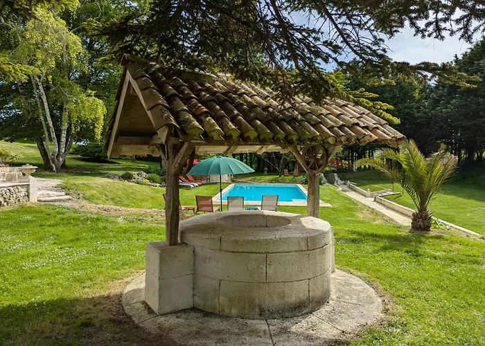 Vakantiehuis Le Ptit Manoir Des Miroirs Beautifull 4 Star Rated Near Cognac, Private Heated Pool, 4 Bedrooms Each With 1 Large Double Bed Or 2 Singles Saint-Aulais-la-Chapelle