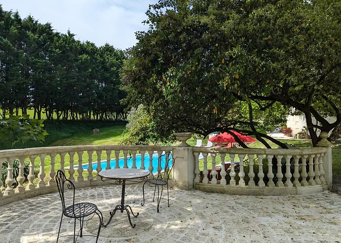 Le Ptit Manoir Des Miroirs Beautifull 4 Star Rated Near Cognac, Private Heated Pool, 4 Bedrooms Each With 1 Large Double Bed Or 2 Singles Vakantiehuis *