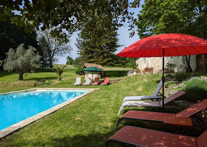 Le Ptit Manoir Des Miroirs Beautifull 4 Star Rated Near Cognac, Private Heated Pool, 4 Bedrooms Each With 1 Large Double Bed Or 2 Singles * Saint-Aulais-la-Chapelle