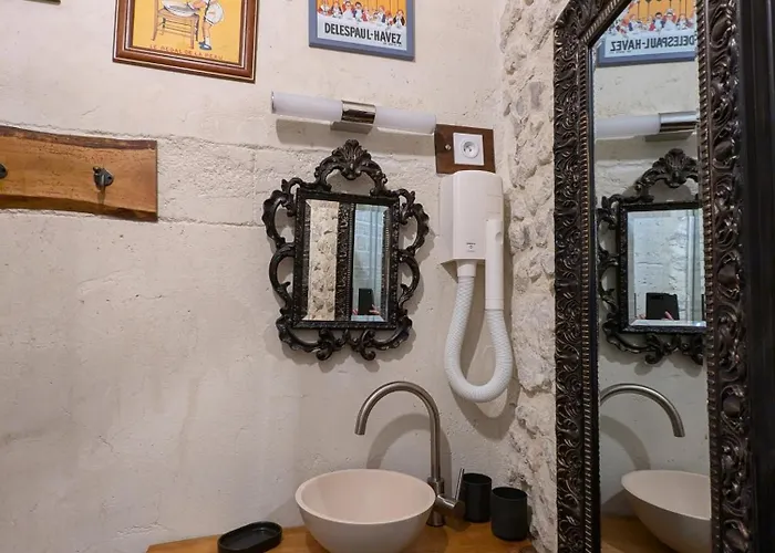 Le Ptit Manoir Des Miroirs Beautifull 4 Star Rated Near Cognac, Private Heated Pool, 4 Bedrooms Each With 1 Large Double Bed Or 2 Singles * Saint-Aulais-la-Chapelle