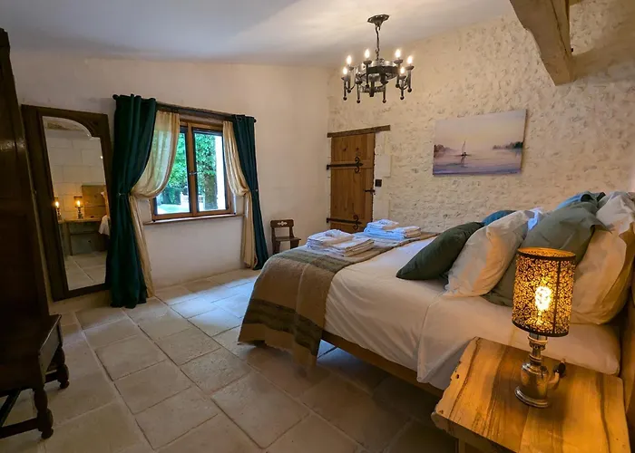 Vakantiehuis Le Ptit Manoir Des Miroirs Beautifull 4 Star Rated Near Cognac, Private Heated Pool, 4 Bedrooms Each With 1 Large Double Bed Or 2 Singles Saint-Aulais-la-Chapelle
