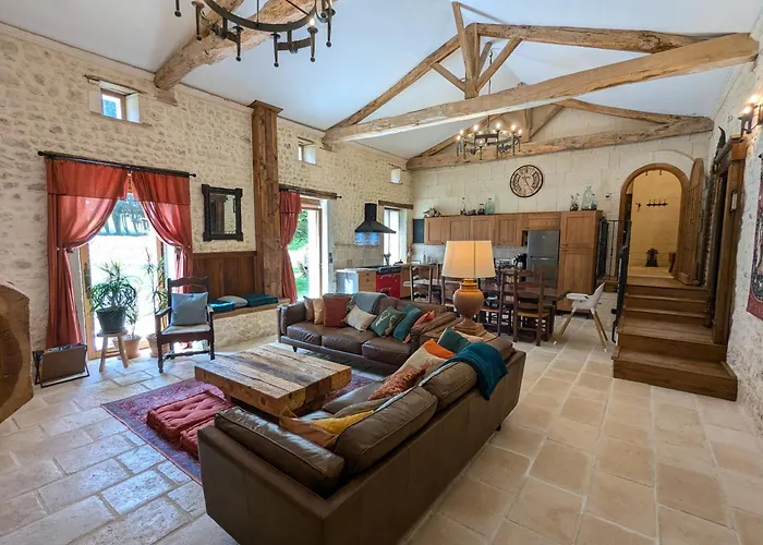 Vakantiehuis Le Ptit Manoir Des Miroirs Beautifull 4 Star Rated Near Cognac, Private Heated Pool, 4 Bedrooms Each With 1 Large Double Bed Or 2 Singles Saint-Aulais-la-Chapelle